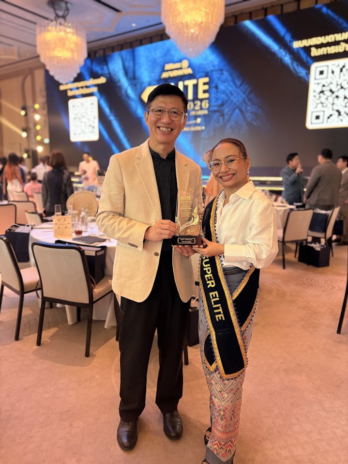 โค้ชสง่า พิชญังกูร กับเมธปริยาในงาน Elite 2026