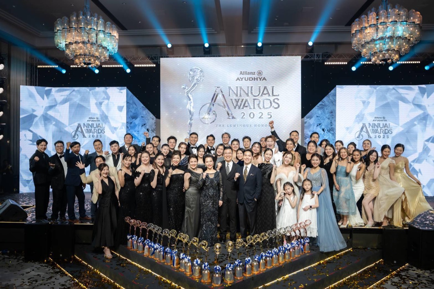 ทีม Victory Moment Executive บนเวที Annual Awards 2025